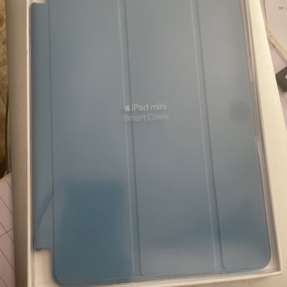Apple Ipad mini Smart Cover. New in box.